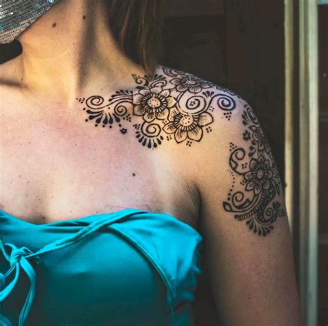 51 Winsome Henna Tattoo Ideas For Shoulder That You Ll Love Psycho Tats 51 Winsome Henna Tattoo Ideas For Shoulder That You Ll Love Psycho Tats