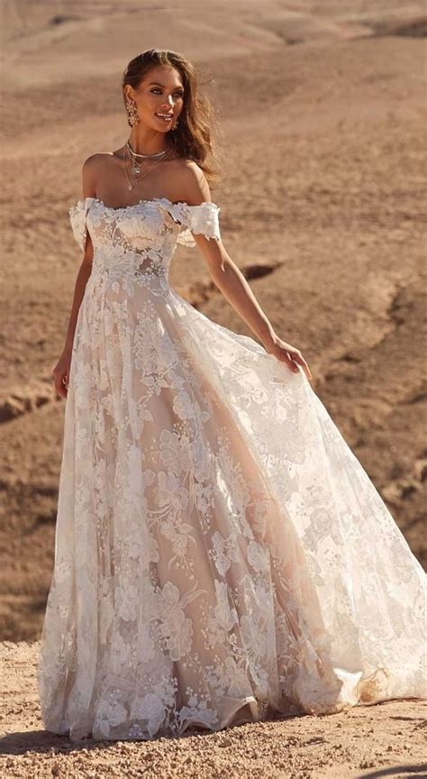 Beautiful Wedding Dresses Lace: Top Trends 2023