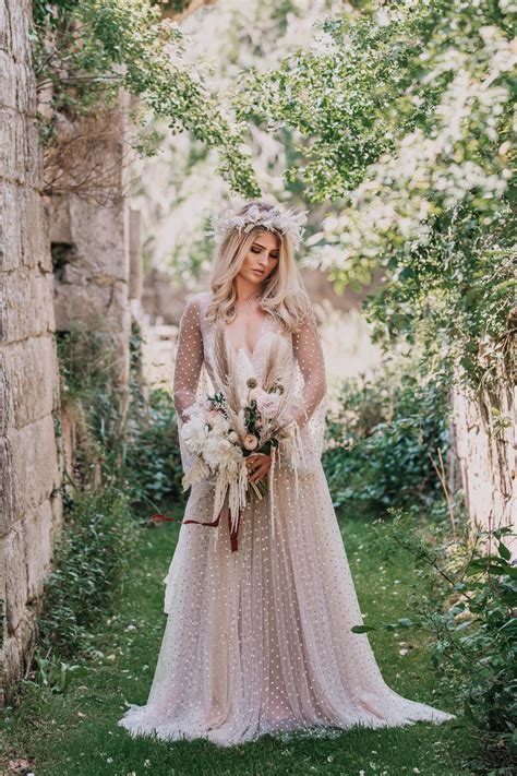 Earthy Dresses Wedding: Eco-Friendly Bridal Trend