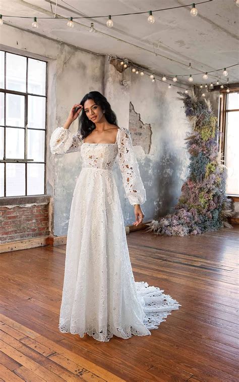 Eyelet Lace Wedding Dress: Exquisite Elegance for Your Big Day