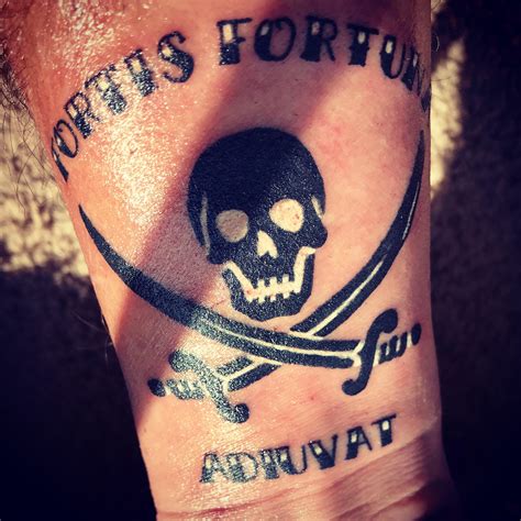 Jolly Roger Tattoos History Symbolism And Design Ideas Art And Design Jolly Roger Tattoos History Symbolism And Design Ideas Art And Design