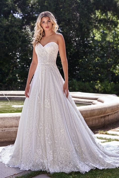 Lace Sweetheart Wedding Dress: Timeless Elegance Unveiled