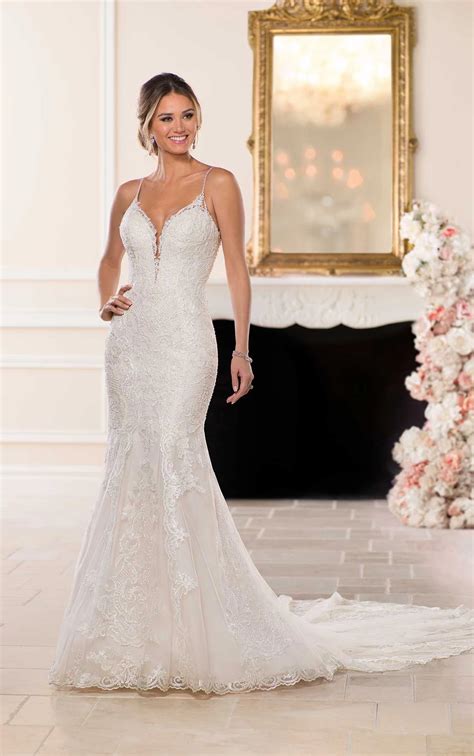 Mermaid Fit Wedding Dress: UnmatchedElegance