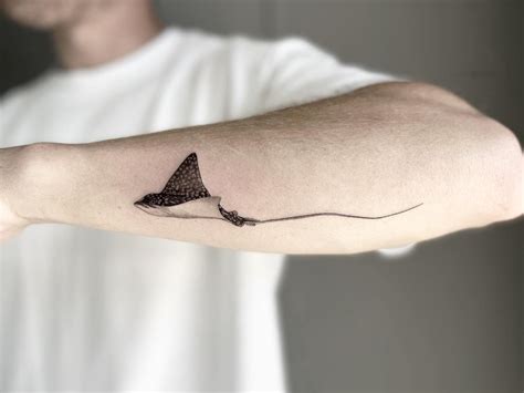 Minimalist Stingray Tattoo By Shadow Tattooer Tattoogrid Net Minimalist Stingray Tattoo By Shadow Tattooer Tattoogrid Net