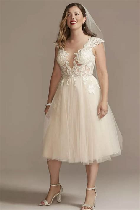 Stunning Short Plus Size Wedding Dresses for Every Curvy Bride
