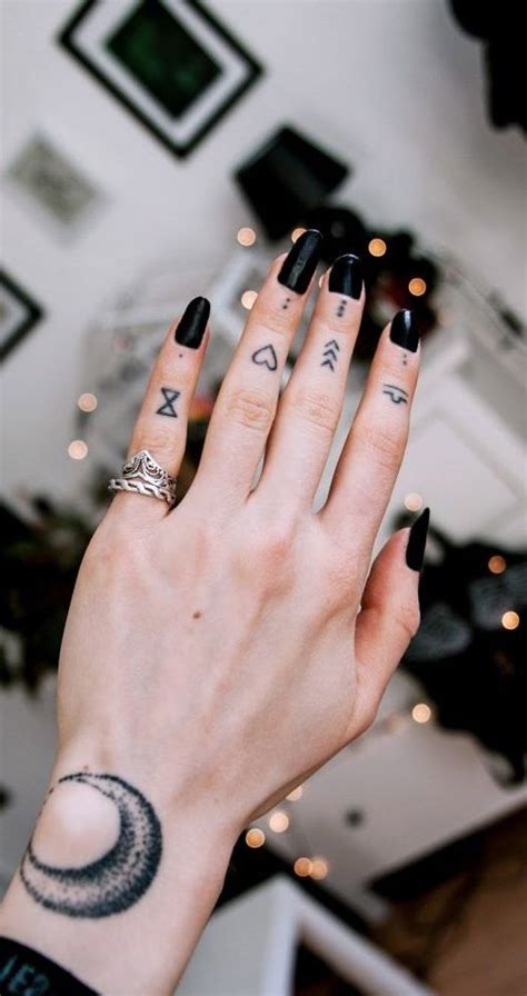 Tattoo Designs On Fingers