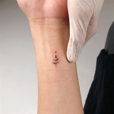 Tiny Tattoo Designs Wrist Woman