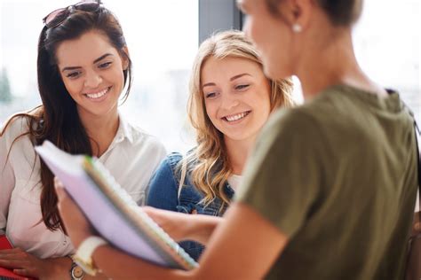 Fluent 'Trabajando in English' Career Strategies